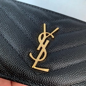 Новая модель кошелька Saint Laurent, изготовленная из импортной к