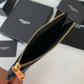 Новая модель кошелька Saint Laurent, изготовленная из импортной к
