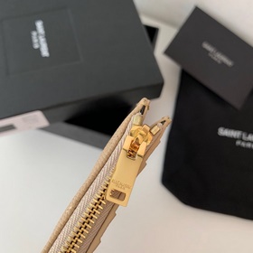 Новая модель кошелька Saint Laurent, изготовленная из импортной к