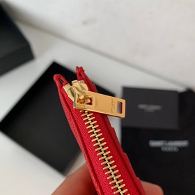 Новая модель кошелька Saint Laurent, изготовленная из импортной к