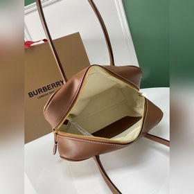 Дамская сумка из парусины Burberry. Изящная и строгая сумка-боули