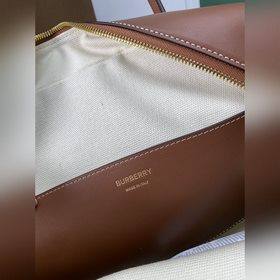 Дамская сумка из парусины Burberry. Изящная и строгая сумка-боули