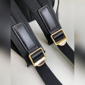 Burberry Новейшая модель рюкзака Название происходит от самой вы