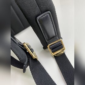 Burberry Новейшая модель рюкзака Название происходит от самой вы