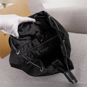 Burberry Рюкзак Модель： 2071 Большой Популярный мужской рюкзак B