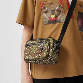 Новейшая сумка через плечо TB от Burberry Изготовлена из нейлона 