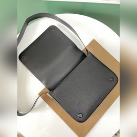 Сумка через плечо Burberry из кожи с зернистой текстурой, изготов