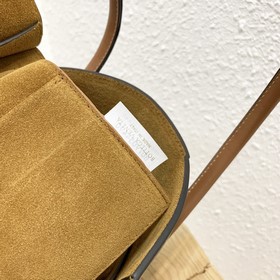 BV  Серия Small Patchwork также привлекает внимание своим естест