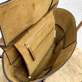 BV  Серия Small Patchwork также привлекает внимание своим естест