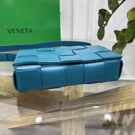 BV  Новая сумка через плечо с крупным плетением Это одна из сам