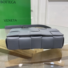 BV  Новая сумка через плечо с крупным плетением Это одна из сам