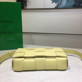 BV  Новая модель плетеной сумки-почтальон для женщин Модель, ан