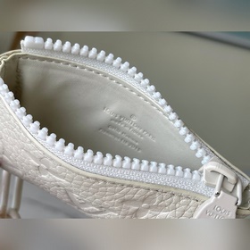 LV  Артикул： M67451 Ключница из последнего сезона — это предмет,