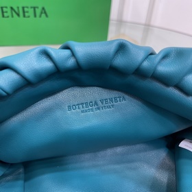 BV  Цепочка, облака, сумка Как всем известно, облако The pouch я
