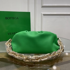 BV Цепочка с облаками. Всем хорошо известная сумка The pouch, к