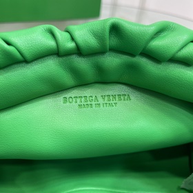 BV Цепочка с облаками. Всем хорошо известная сумка The pouch, к