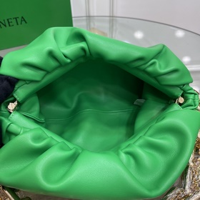 BV Цепочка с облаками. Всем хорошо известная сумка The pouch, к
