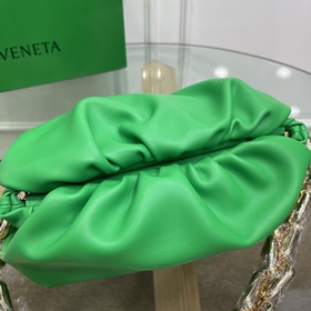 BV Цепочка с облаками. Всем хорошо известная сумка The pouch, к