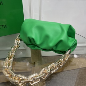 BV Цепочка с облаками. Всем хорошо известная сумка The pouch, к
