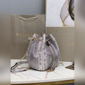 Bulgari Новая ограниченная серия сумок-бакеток из змеиной кожи А