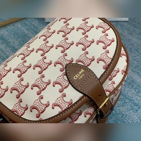 CELINE Красные элементы украшают классический силуэт Капсульная 