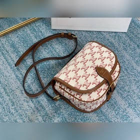 CELINE Красные элементы украшают классический силуэт Капсульная 