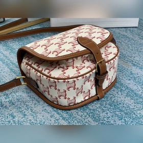 CELINE Красные элементы украшают классический силуэт Капсульная 