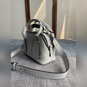 CHLOE  Возрождение духа сумки. Изысканный дизайн застежки плетен