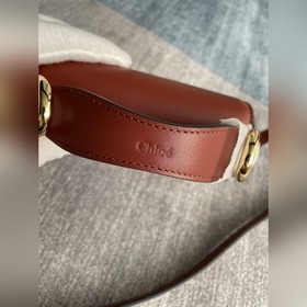 CHLOE Сумка через плечо с модным и ярким дизайном, украшенная нак