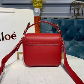 CHLOE Сумка C Bag с кожаным ремнем через плечо отличается модным 