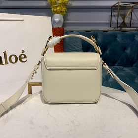 CHLOE Сумка C Bag с кожаным ремнем через плечо отличается модным 