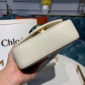 CHLOE Сумка C Bag с кожаным ремнем через плечо отличается модным 