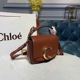 CHLOE Сумка C Bag с косым ремнем отличается модным и ярким дизайн