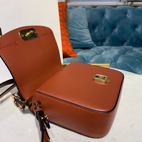 CHLOE Сумка C Bag с косым ремнем отличается модным и ярким дизайн