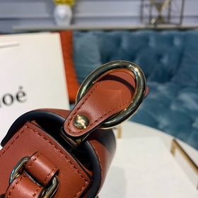 CHLOE Сумка C Bag с косым ремнем отличается модным и ярким дизайн