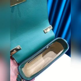 CHLOE Сумка C Bag с косым ремнем отличается модным и ярким дизайн