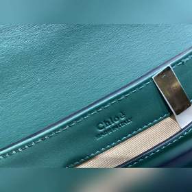 CHLOE Сумка C Bag с косым ремнем отличается модным и ярким дизайн