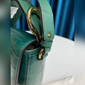 CHLOE Сумка C Bag с косым ремнем отличается модным и ярким дизайн