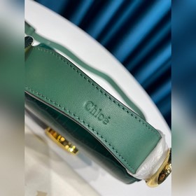 CHLOE Сумка C Bag с косым ремнем отличается модным и ярким дизайн