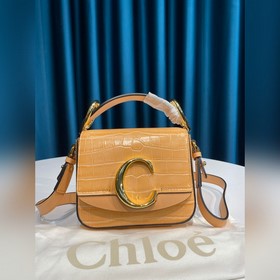CHLOE Сумка C Bag с кожаным ремнем через плечо отличается модным