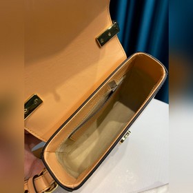 CHLOE Сумка C Bag с кожаным ремнем через плечо отличается модным 