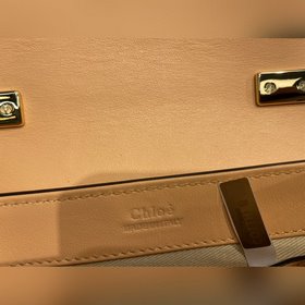 CHLOE Сумка C Bag с кожаным ремнем через плечо отличается модным 