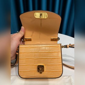 CHLOE Сумка C Bag с кожаным ремнем через плечо отличается модным 
