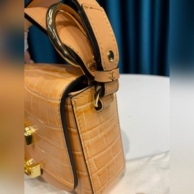 CHLOE Сумка C Bag с кожаным ремнем через плечо отличается модным 