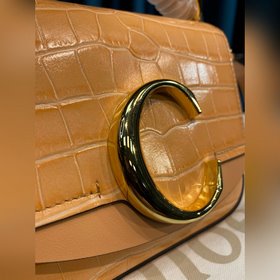 CHLOE Сумка C Bag с кожаным ремнем через плечо отличается модным 