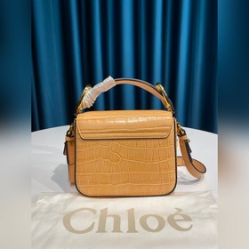 CHLOE Сумка C Bag с кожаным ремнем через плечо отличается модным 