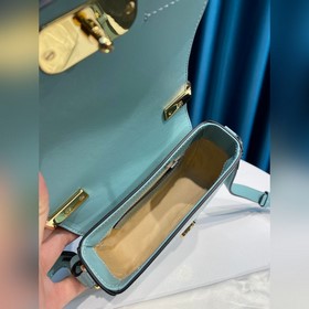 CHLOE Сумка C Bag с косым ремнем отличается модным и ярким дизайн