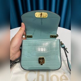 CHLOE Сумка C Bag с косым ремнем отличается модным и ярким дизайн