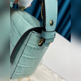 CHLOE Сумка C Bag с косым ремнем отличается модным и ярким дизайн