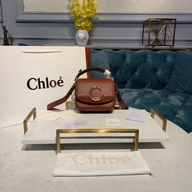CHLOE Сумка C Bag с косым ремнем отличается модным и ярким дизайн